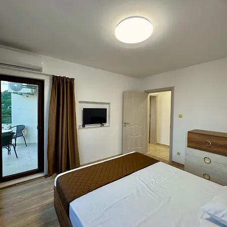 Cabacum Pleasure Beachfront - 50m To And Pool Lejlighedshotel Varna